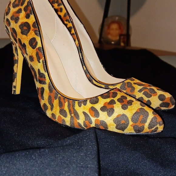 Shoe - Picture 1 of 1